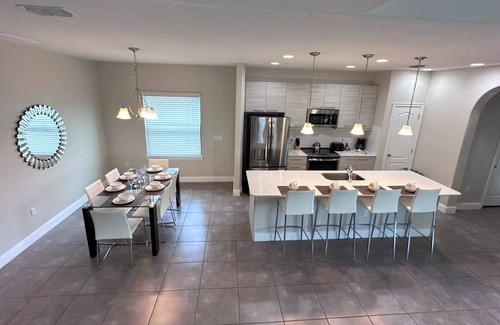 Haines City Casa | 195MCV: 4 Bed with Private Baths and Pool