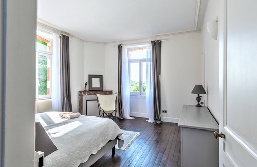 Beaumotte-les-Pin Casa | casa de maestro de la XIX con piscina y parque