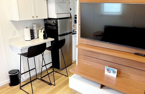 Woodland Hills Casa | 1BD/1BA w/ In-Unit Laundry – Steps from Kaiser