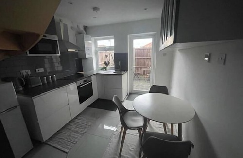 Eltham West Casa | 1BedHouse- London-Sleeps 4- Close to attractions