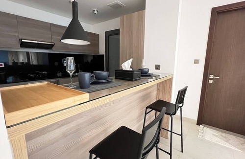 Muscat Apartamento | 1BHK Near Airport, Pool, Parking