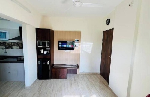 Kandivali East Apartamento | 1BHK Suite by THE BNB STAY near Infiniti Mall
