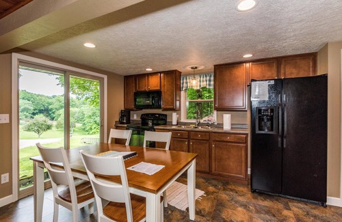 Kurtz Cabaña | Lakeside Vacation Cottage