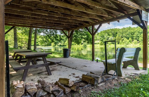 Kurtz Cabaña | Lakeside Vacation Cottage