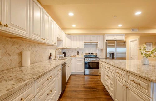 Issaquah Casa | 1BR 2BA Lower Unit with Lake Access - Prime Spot