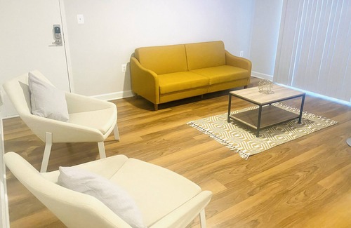 Seminary Hill Apartamento | ☆1BR Apt in ♡ of Alexandria |Free Parking, Pool, Gym☆