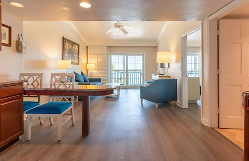 Captiva Hotel | 1BR Bay View Unit | Free Parking | Onsite Pools | Close to the Beach!