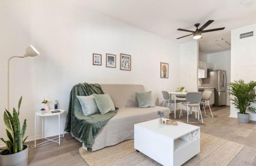 Village At Walnut Creek Apartamento | 1BR Bright Domain Apt w Pool, Tennis & Parking