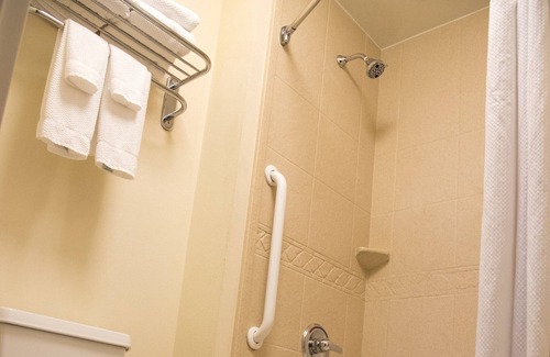 Saint Marys  Allen County Condominio | 20 minutos de la Universidad de Purdue Fort Wayne | Desayuno gratuito + piscina cubierta + bañera de hidromasaje