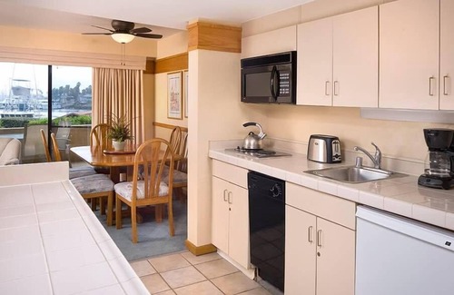 Pierpont Bay Condominio | 1br+ Condo W/CA Family Vacation Fun!