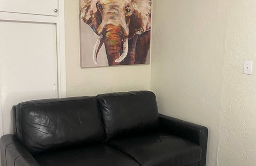 Central Oklahoma City Apartamento | Budget Friendly Studio with Parking | $1400/month