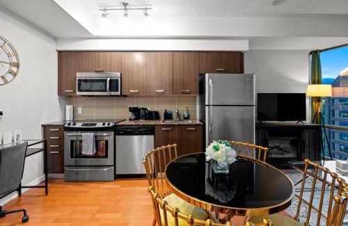 Bay Cloverhill Apartamento | 1BR High Floor View Downtown Toronto
