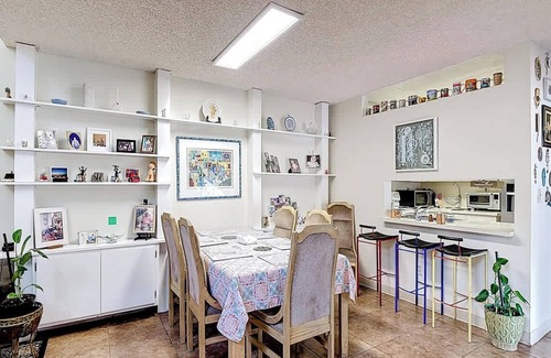 Fontainebleau Casa | 1BR in Shared Home | Pool, Tennis & Lake, Miami