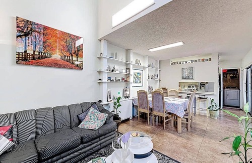 Fontainebleau Casa | 1BR in Shared Miami Home | Pool, Lake & Tennis