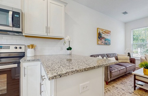 Goose Creek Casa | 1BR loft in Pet Friendly Resort w/pool & more