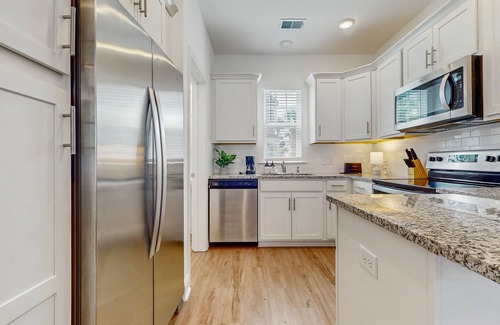 Goose Creek Casa | 1BR loft in Pet Friendly Resort w/pool & more