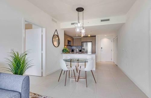 Doral Apartamento | 1BR Luxury Stay | Downtown Doral's Best Location