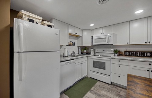 Sevierville Condominio | 1BR, secluded condo, views. Free attraction tickets.