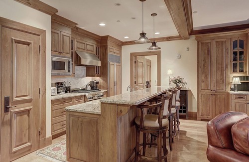 Avon Condominio | 1br Ski In/ski Out Location At The Top Of Bachelor Gulch! 1 Bedroom Condo by RedAwning