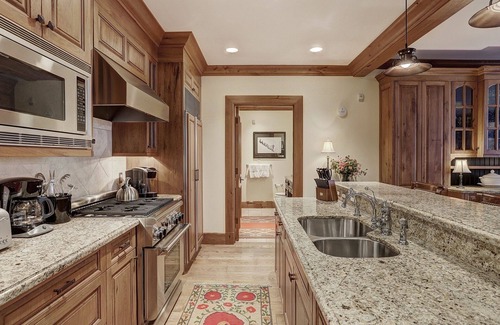 Avon Condominio | 1br Ski In/ski Out Location At The Top Of Bachelor Gulch! 1 Bedroom Condo by RedAwning