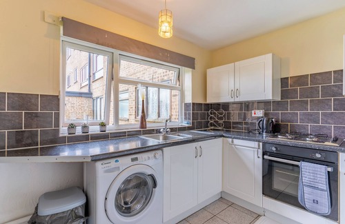 Little Hay Apartamento | 1BR-Sleeps2-Parking-NearCityCentre-Jlr-Nec