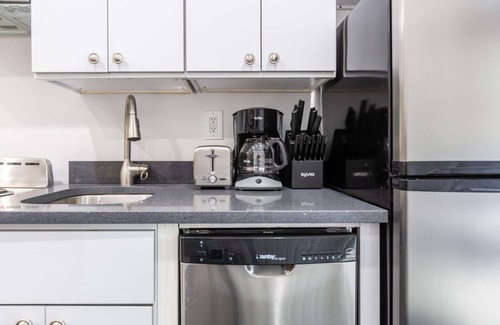 Bowery Apartamento | 1Br, w/ W/d in unit, By Subway