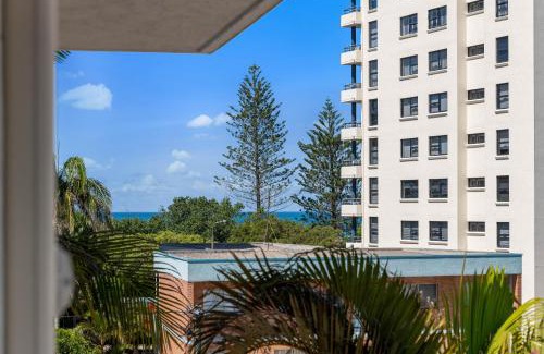Mooloolaba Apartamento | 1BR with Private Balcony at Beach Club Resort