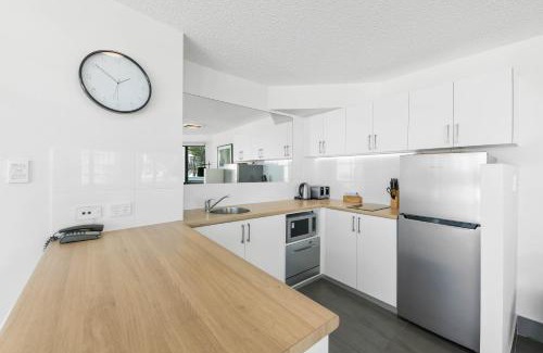 Mooloolaba Apartamento | 1BR with Private Balcony at Beach Club Resort