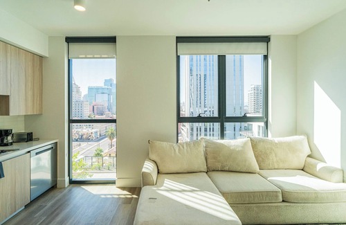 Roosevelt Apartamento | 1BR1BA Suite w/Pool, Gym & Rooftop w/City Views