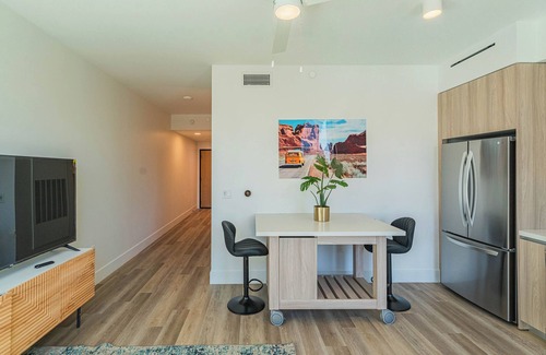 Roosevelt Apartamento | 1BR1BA Suite w/Pool, Gym & Rooftop w/City Views