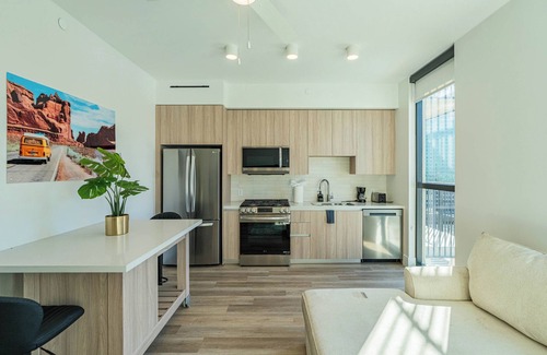 Roosevelt Apartamento | 1BR1BA Suite w/Pool, Gym & Rooftop w/City Views