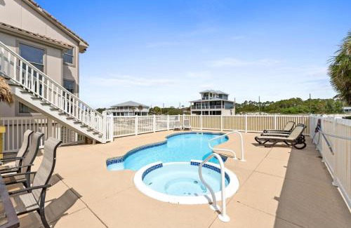 East End Casa | 1st Dibs-Beachfront-Pet friendly-Private Pool-Elevator