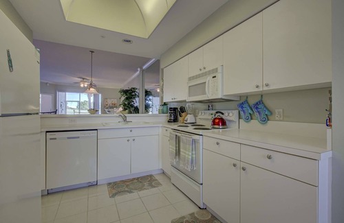 Sarasota Condominio | Diseño de golf privado, tenis de tierra batida, condominio de un nivel, piscinas climatizadas / spa, casa club, comedor, gimnasio