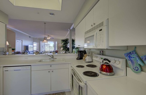 Sarasota Condominio | Diseño de golf privado, tenis de tierra batida, condominio de un nivel, piscinas climatizadas / spa, casa club, comedor, gimnasio