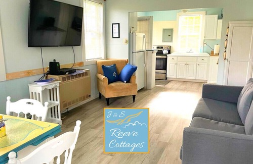 Aquebogue Cabaña | Premier Waterfront Cottage 1