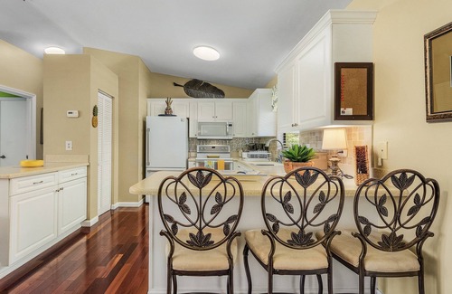Pine Island Center Casa | 2/2 Heart of Pine Island Home, with Wrap Around Porch!