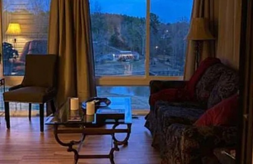 Waterloo Apartamento | 2/2 lake front apartment.close to restraunts boat rentals grocery stores