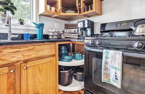 Stratford Casa | 2.3mi from Short Beach, 3 Bed 1.5 bath