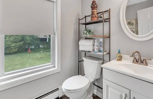 Stratford Casa | 2.3mi from Short Beach, 3 Bed 1.5 bath