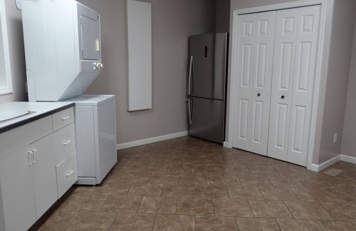 Sproat Lake Casa | Frente al lago Sproat Lake. Exposición completa al sur: playa grande