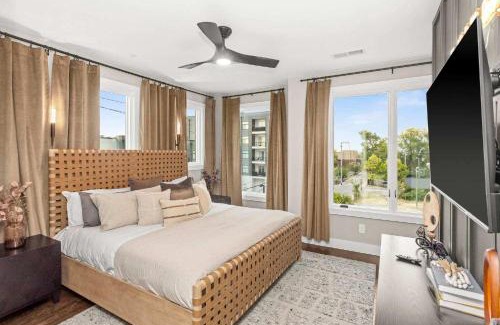 Buena Vista Casa | 2 Adjacent Luxury Homes Rooftop Decks & Game Rooms