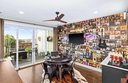 Buena Vista Casa | 2 Adjacent Luxury Homes Rooftop Decks & Game Rooms