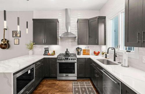 Buena Vista Casa | 2 Adjacent Luxury Homes Rooftop Decks & Game Rooms