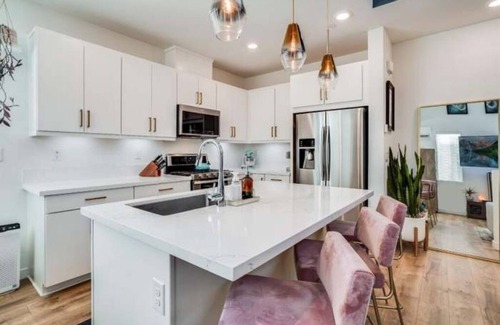 Southwestern Sacramento Casa | 2 B/2B House-Town Condo with Garage/Gym and Rooftop Outdoor Patio!