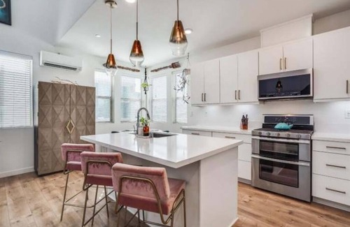 Southwestern Sacramento Casa | 2 B/2B House-Town Condo with Garage/Gym and Rooftop Outdoor Patio!