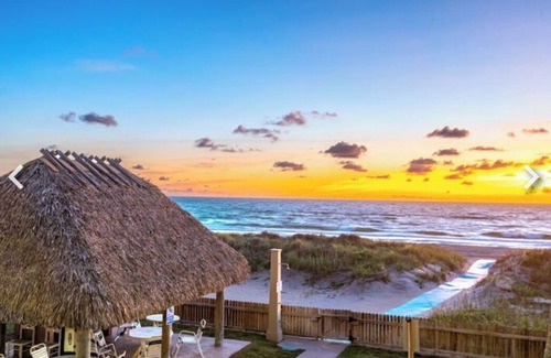 Deerfield Beach Apartamento | 2 B/R Beachfront Aparthotel with 2 Outdoor Pools and a Private Beach!