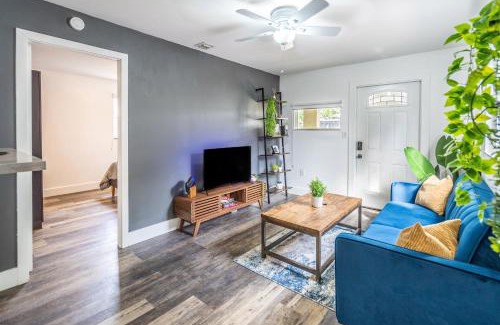 Allapattah Apartamento | 2 BD Home w/Private Parking, Private Yard & W/D