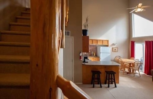 East Kootenay Casa | 2 BDR with Loft / Mountain Views / Walk Out Deck