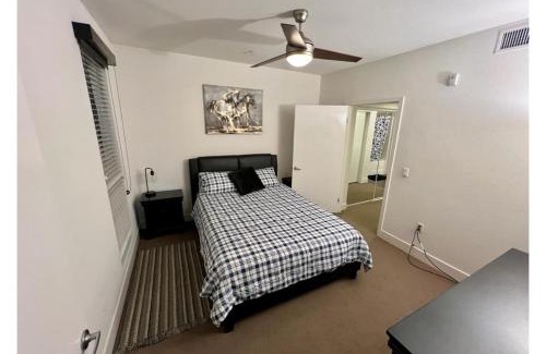Santa Ana Apartamento | 2 Bdrm near South Coast Disneyland & Conv cntr