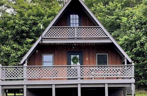 Farmers Cabina | 2 Bed, 1 Bath A-Frame Cabin by Cave Run Lake